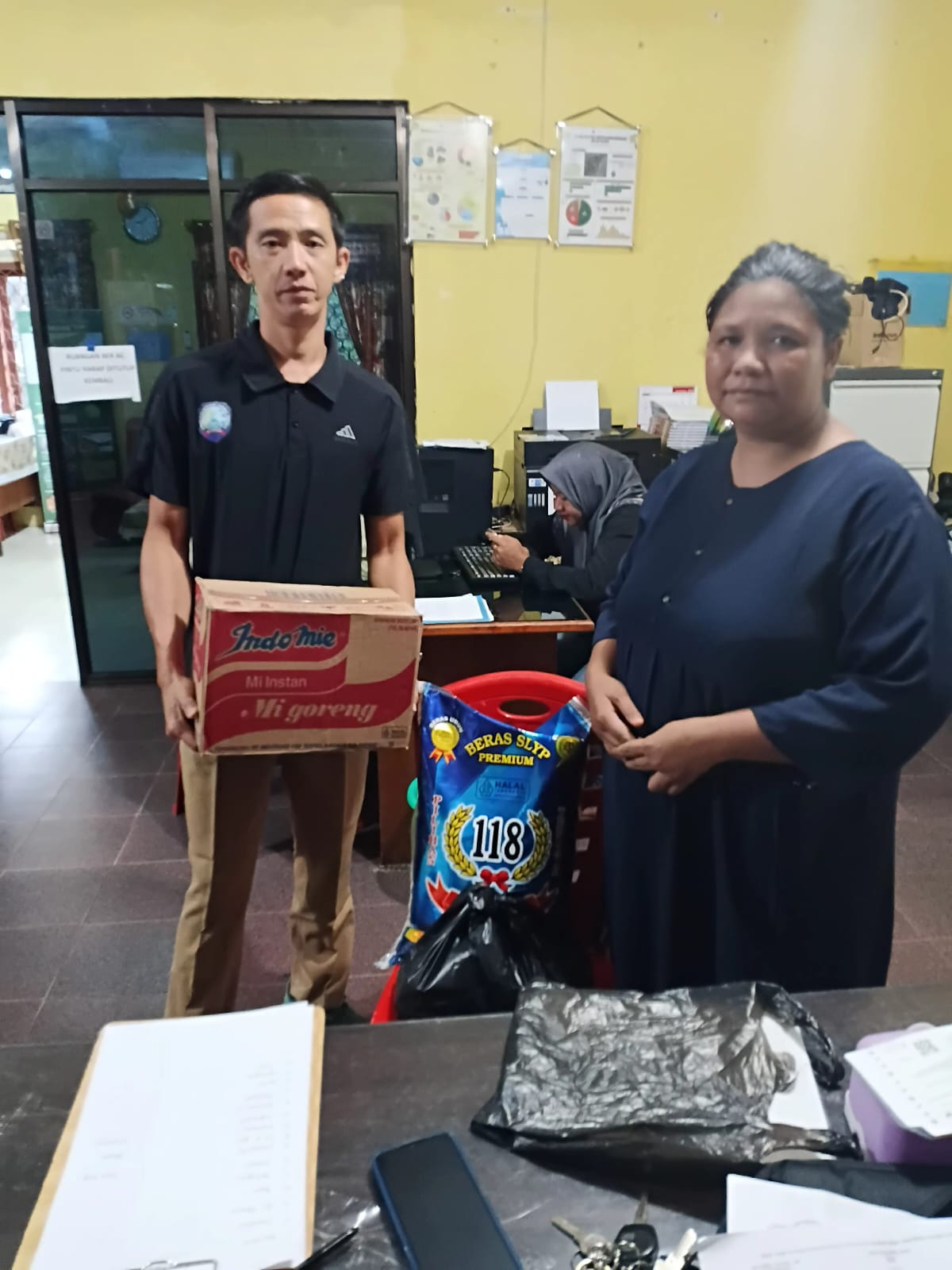 Bantuan dari Pemdes Rebo Kepada Korban Banjir di Desa Rebo