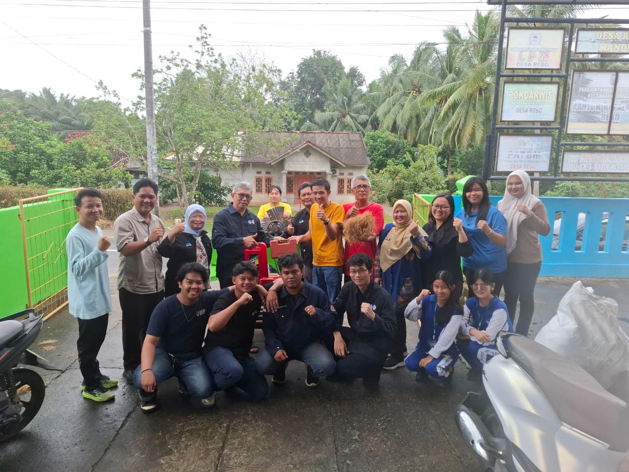 PENYERAHAN MESIN PENCACAH SABUT KELAPA